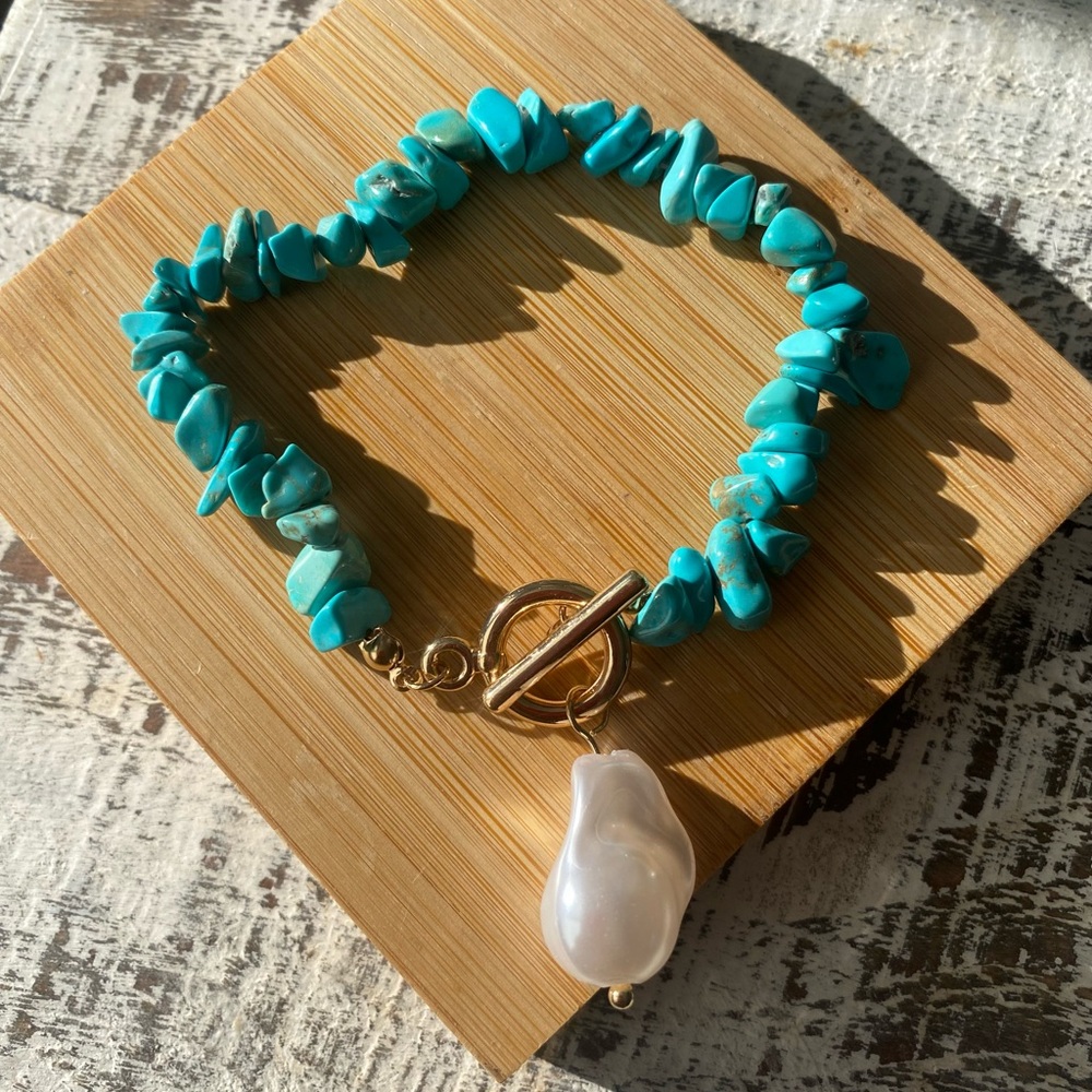 Turquoise and Pearl Bracelet - Picture 3 of 5